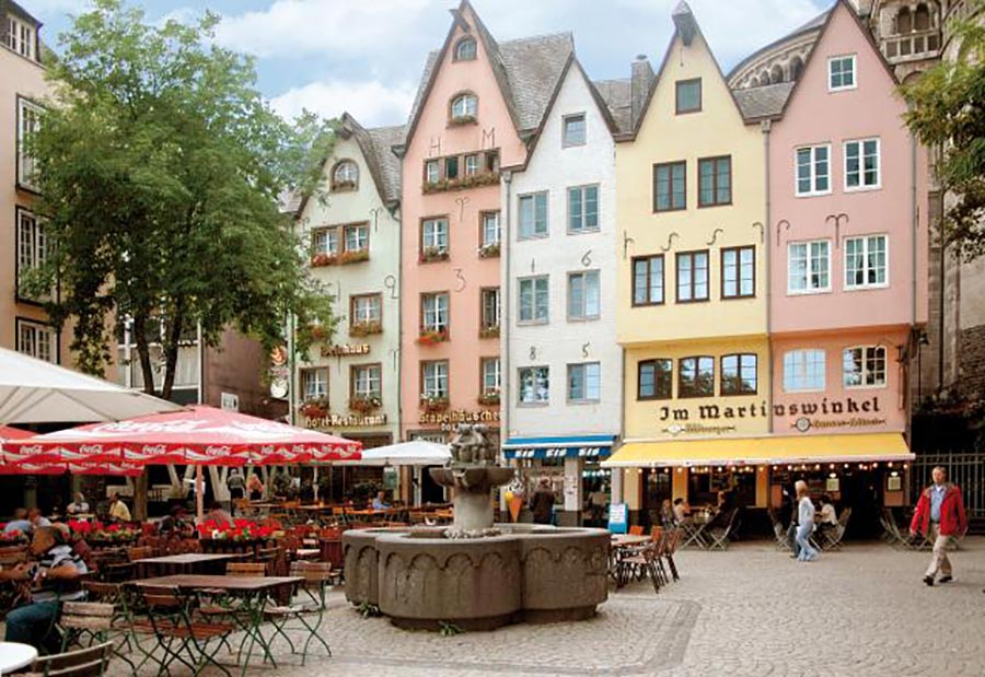 Cologne Old Town with hundreds of pubs, restaurants, beer places (photo: KölnTourismus)