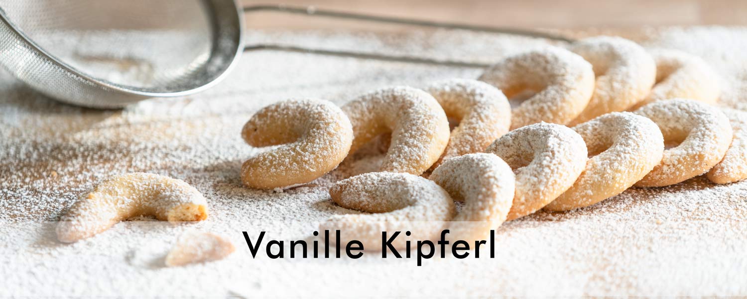 German Vanille Kipferl -- a Christmas cake and tradition (photo: www.frankschrader.us)