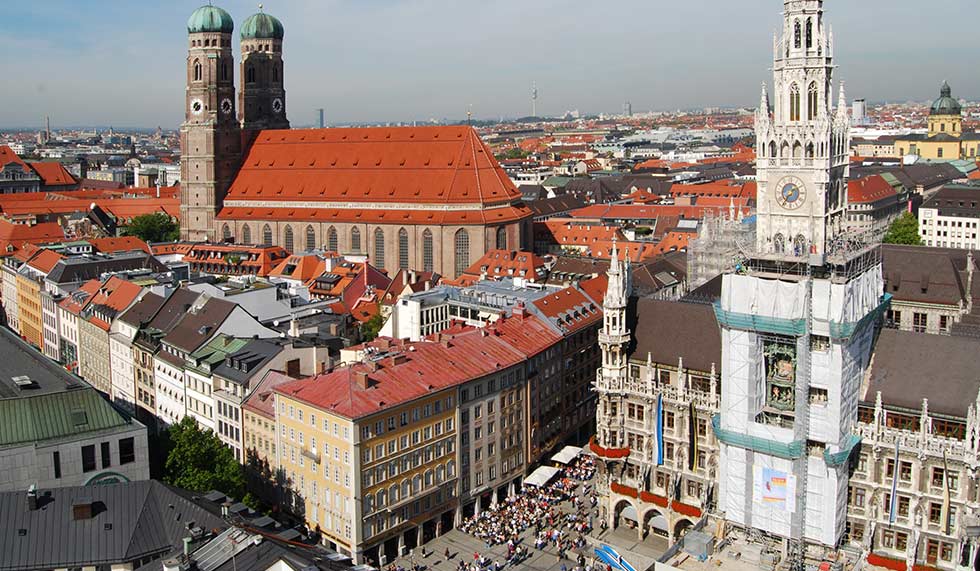 Munich Downtown: view of Marienplatz with Frauenkirche in the background
