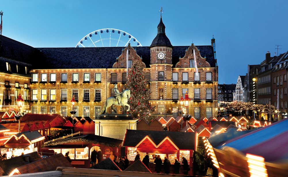 Düsseldorf Christmas Market in fron of the Town Hall (photo DMT)