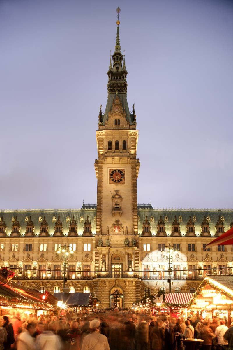 Hamburg Christmas Market in front of the town hall, Germany (photo by Chr. Spahrbier; mediaserver.hamburg.de)