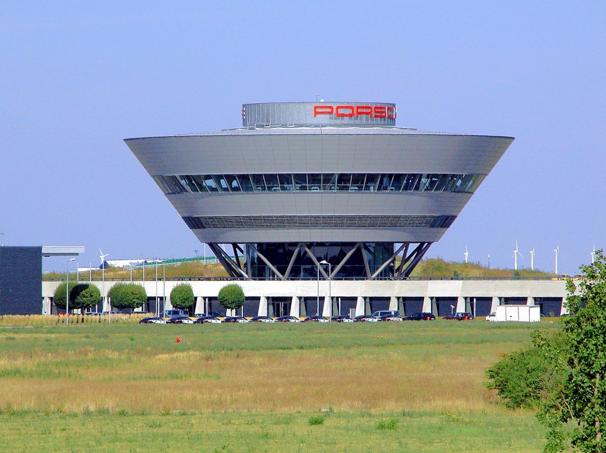 Leipzig Porsche Customer Center [photo: Jörg Blobelt, CC BY-SA 4.0 https://creativecommons.org/licenses/by-sa/4.0, via Wikimedia Commons]